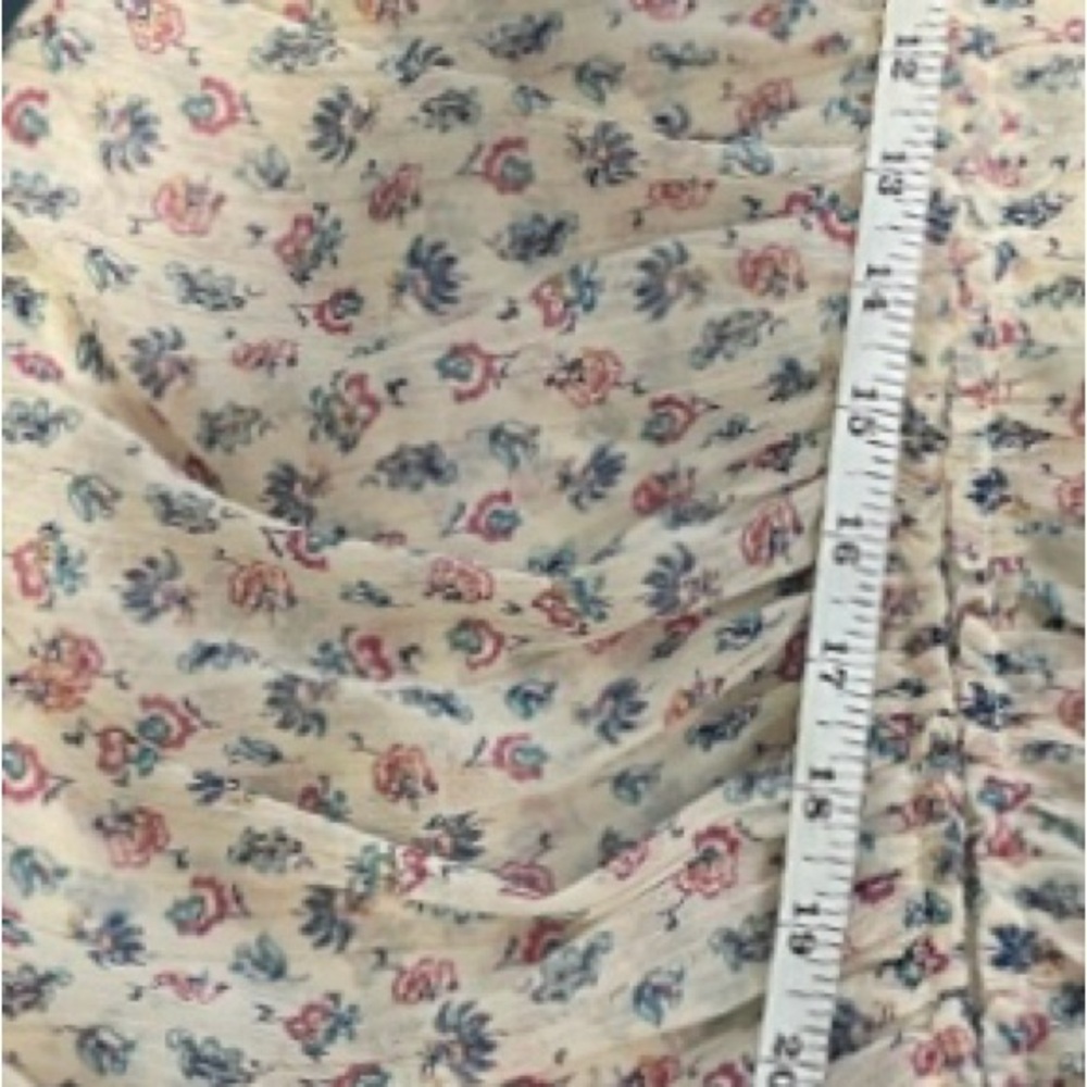 ZARA Summer Halter Cream Floral Dress
Love shack fancy inspired - Picture 14 of 15